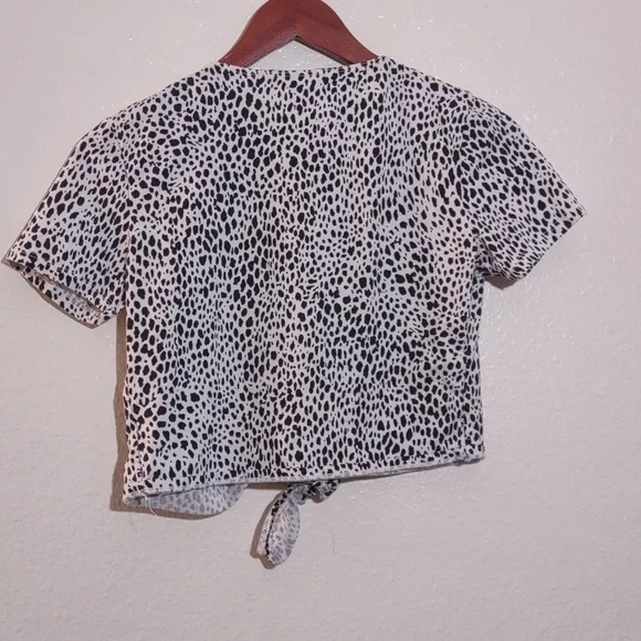 SLIGHTLY USED BRANDY MELVILLE RARE CHEETAH PRINT TIE TOP - Picture 6 of 6
